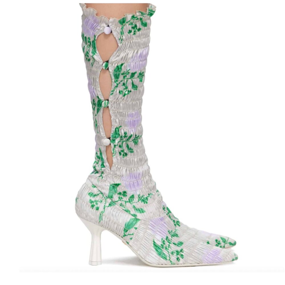 Lottie Boot in Beige Wallpaper